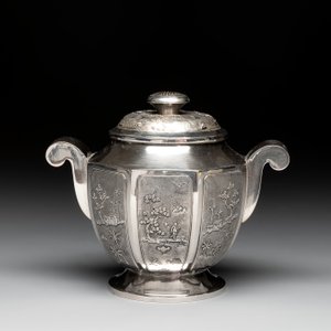 Two Vietnamese silver teapots and a covered sugar bowl, marked Donghung, ca. 1900 — 照片 10