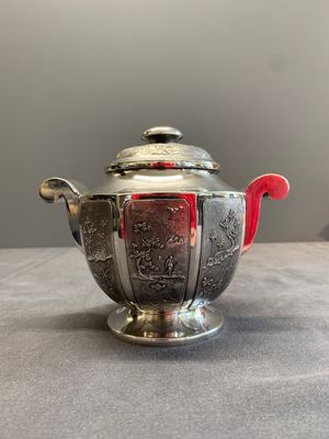 Two Vietnamese silver teapots and a sugar bowl and cover, marked Donghung, ca. 1900 — foto 8