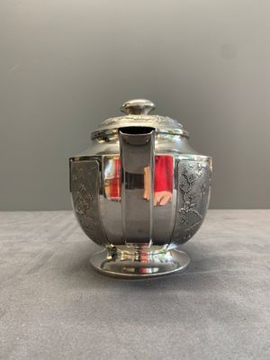 Two Vietnamese silver teapots and a sugar bowl and cover, marked Donghung, ca. 1900 — foto 16