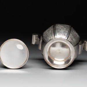 Two Vietnamese silver teapots and a sugar bowl and cover, marked Donghung, ca. 1900 — foto 13