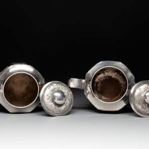 Two Vietnamese silver teapots and a sugar bowl and cover, marked Donghung, ca. 1900 — foto 6