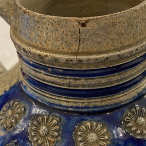 Two Westerwald stoneware jugs, Germany, 17/18th C. — 照片 19