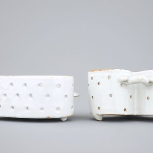 Two white Dutch Delft strainers, heart-shaped and trilobed, 18th C. — 照片 3