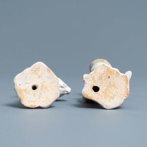 Two white Dutch Delftware figures of a boy and a girl, 18th C. — photo 7