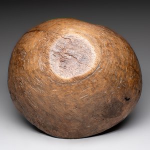 Two wooden Gothic panels, a bowl, board and a gaffel, 15th C. and later — foto 9