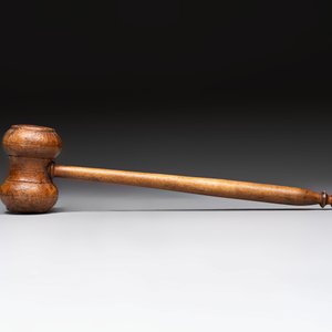 Two wooden Gothic panels, a bowl, board and a gaffel, 15th C. and later — photo 15