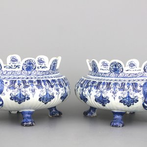Uitzonderlijk paar blauw en witte Delftse glaskoelers, 18e eeuw — foto 1
