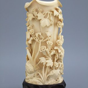 Uitzonderlijke Chinese gesculpteerde ivoren bloemvaas of penselenpot, 18/19e — foto 4