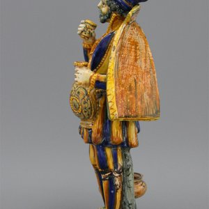 Uitzonderlijke figuur van een staande man, majolica uit Urbino, ca. 1570 — foto 2