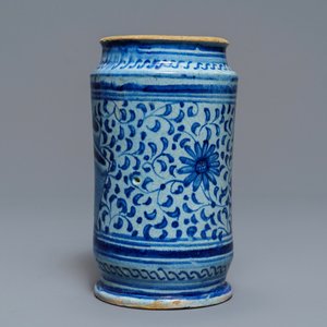 Un albarello à décor 'alla porcelana' en majolique d'Anvers, 2ème moitié du 16ème — photo 3