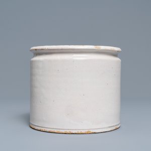 Un albarello en faïence blanche monochrome, marque de Stevens en  creux, 1ère moitié du 19ème — photo 3