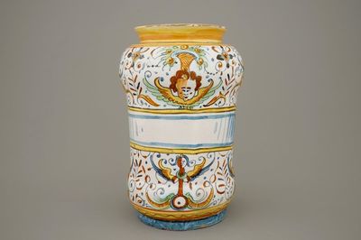 Un albarello en majolique italienne, Deruta, 17ème