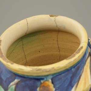 Un albarello et un pot à onguents en majolique de Caltagirone, 17ème — photo 7
