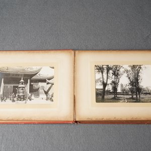 Un album comprenant treize photos argentiques de Chine en noir et blanc, daté 1903 — photo 11