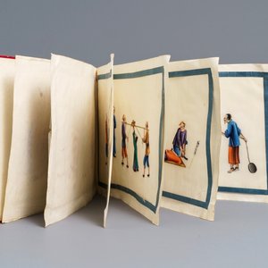 Un album de douze peintures sur papier de riz à décor de scènes de punition, Canton, Chine, 19ème — photo 1