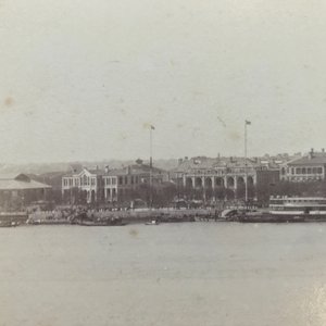 Un album de neuf photos argentiques dont une vue panoramique du Bund à Shanghai, Chine, daté 1899 — photo 14