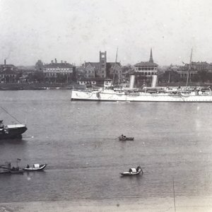 Un album de neuf photos argentiques dont une vue panoramique du Bund à Shanghai, Chine, daté 1899 — photo 23