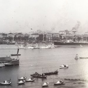 Un album de neuf photos argentiques dont une vue panoramique du Bund à Shanghai, Chine, daté 1899 — photo 26