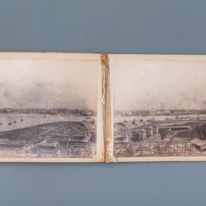 Un album de neuf photos argentiques dont une vue panoramique du Bund à Shanghai, Chine, daté 1899 — photo 6