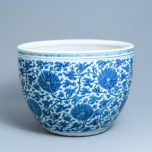 Un aquarium de taille exceptionelle en porcelaine de Chine en bleu et blanc, Kangxi — photo 1