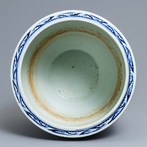Un aquarium en porcelaine de Chine bleu et blanc, 19ème — photo 5