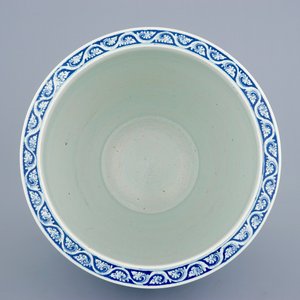 Un aquarium en porcelaine de Chine bleu et blanc à décor de fleurs, 19ème — photo 5