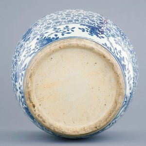 Un aquarium en porcelaine de Chine bleu et blanc à décor de fleurs, 19ème — photo 6