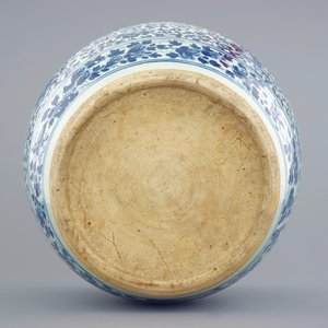 Un aquarium en porcelaine de Chine bleu et blanc à décor de lotus, 19ème — photo 7
