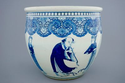 Un aquarium en porcelaine de Chine bleu et blanc à décor de personnages, 19ème