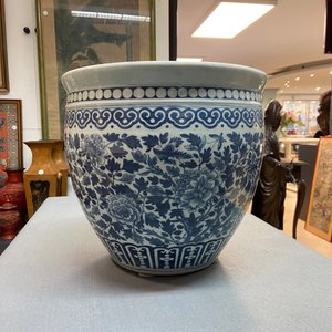 Un aquarium en porcelaine de Chine en bleu et blanc, 19ème — photo 9