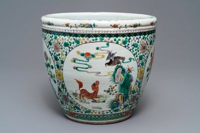 Un aquarium en porcelaine de Chine famille verte, 19ème