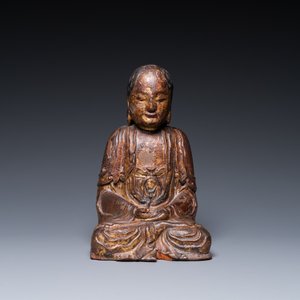 Un Arhat en bois doré et laqué, Chine, Ming — photo 2