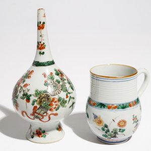 Un aspersoir et une chope en porcelaine de Chine famille verte, Kangxi — photo 1