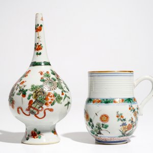 Un aspersoir et une chope en porcelaine de Chine famille verte, Kangxi — photo 2