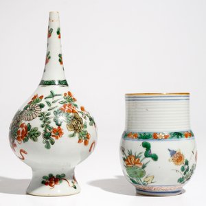 Un aspersoir et une chope en porcelaine de Chine famille verte, Kangxi — photo 3