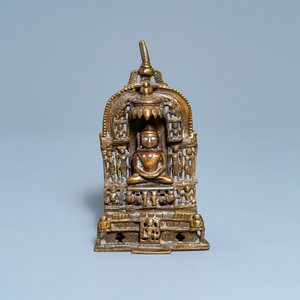 Un autel inscrit en bronze doré incrusté d'argent et de cuivre, Inde, 18/19ème — photo 1