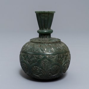 Un base de huqqa en jade vert épinards de style moghol, Chine, 19/20ème — photo 1