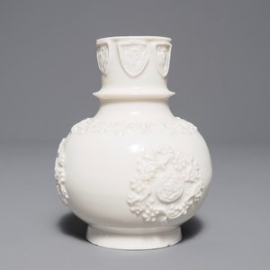 Un base de huqqah en porcelaine blanc de Chine de Dehua, Kangxi — photo 1