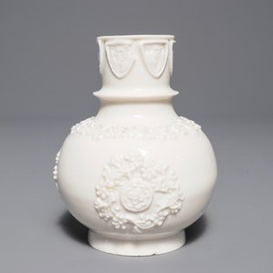 Un base de huqqah en porcelaine blanc de Chine de Dehua, Kangxi — photo 4