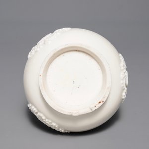 Un base de huqqah en porcelaine blanc de Chine de Dehua, Kangxi — photo 5