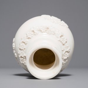 Un base de huqqah en porcelaine blanc de Chine de Dehua, Kangxi — photo 6
