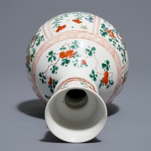 Un base de huqqah en porcelaine de Chine famille verte, Kangxi — photo 8