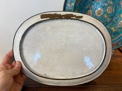 Un bassin à fond turquoise et un plat à fond bleu en émaux de Canton, Chine, 18/19ème — photo 3