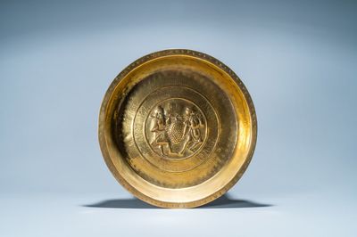 Un bassin d'offrande en laiton repoussé à décor des éclaireurs retournant la grappe de Canaan, Nuremberg, Allemagne, 17ème