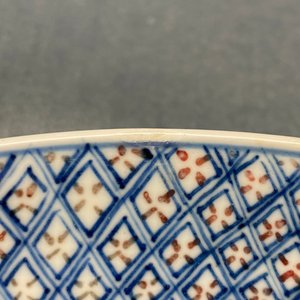 Un bassin en porcelaine de Chine en bleu, blanc et rouge de cuivre, marque de Chenghua, Kangxi — photo 4