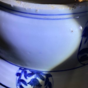 Un bassin en porcelaine de Chine en bleu et blanc à décor de figures dans un paysage, Wanli — photo 12