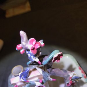 Un bassin en porcelaine de Chine famille rose figurant un arbre, des oiseaux et un vase, Qianlong — photo 11