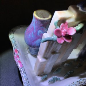 Un bassin en porcelaine de Chine famille rose figurant un arbre, des oiseaux et un vase, Qianlong — photo 8