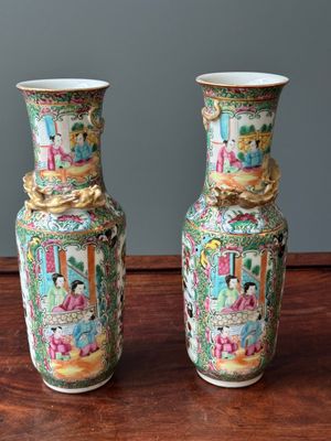 Un bassin et une paire de vases en porcelaine de Chine famille rose de Canton à décor narratif, 19ème — photo 16