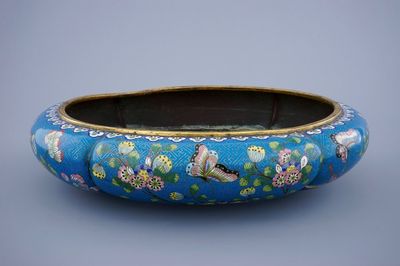 Un bassin ovale et polylobé en cloisonné, Chine, 19ème